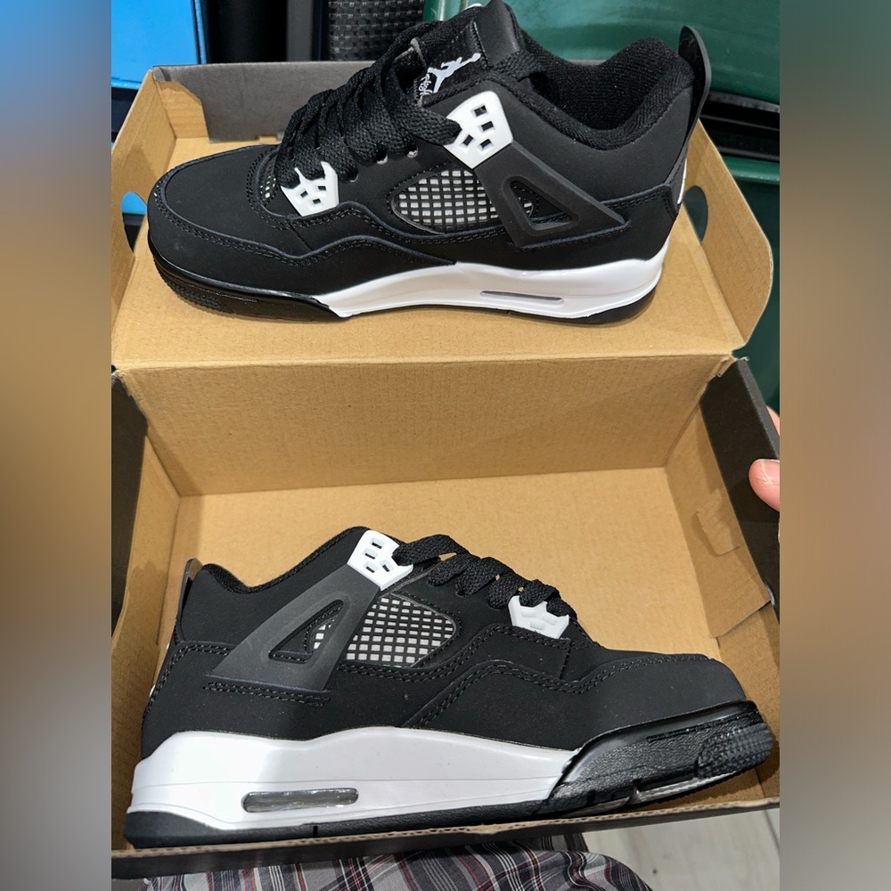 Kids 2Y 3Y Black and White Jordan 4 Retro
